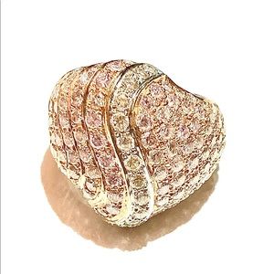 18K yellow & rose gold ring with fancy and near colorless diamonds.